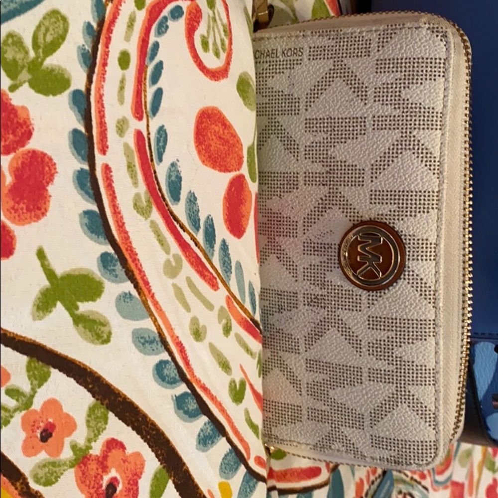 Ladies Michael Kors Wristlet and wallet